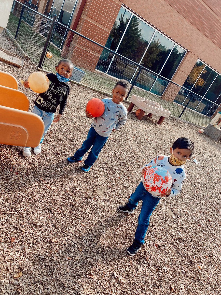 RCPS_EarlyLearn's tweet image. Cover me in sunshine ☀️ 
#playgroundvibes #DPH #PAT #sunshine #autumn #moveyourbody