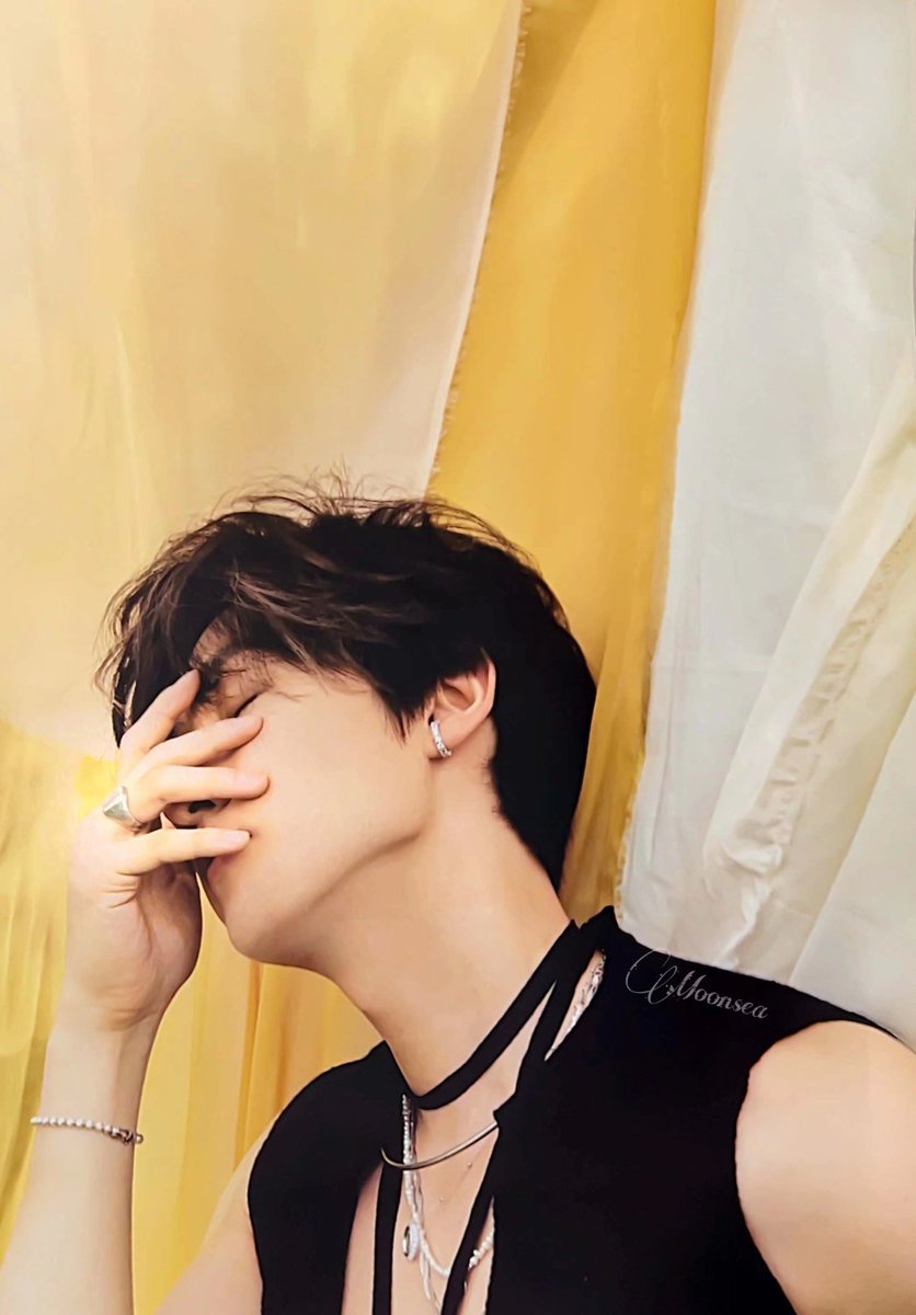 Eunhae0404_1510's tweet photo. Scanned picture of eunhyuk photobook version
© 月海计划 
https://t.co/eo3wG0yElc

#eunhyuk #은혁 #EUNHYUK_be #EUNHYUK_RedMuhly https://t.co/ve9OMv2zuU