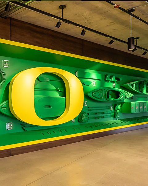adventresults's tweet photo. The Student Welcome Center @uoregon is one-of-kind, just like the Ducks. It rewards curiosity and is full of surprises: oversized gear walls, treasures in lockers, an enchanted book, Easter Egg moments in the alumni library. #GoDucks #movepeople #storytelling https://t.co/DUh8vJEzFM