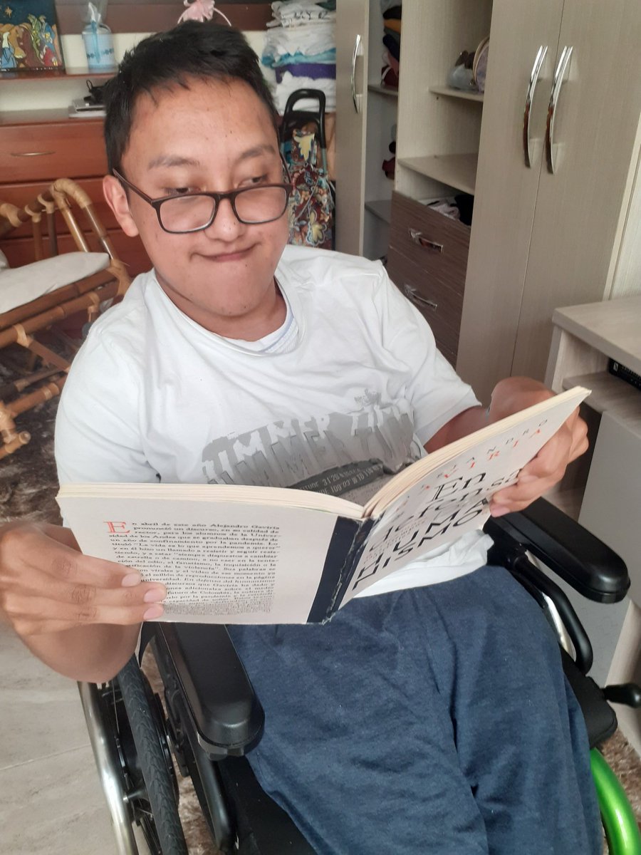 Juandacarrizosa's tweet photo. En defensa del humanismo  este libro me llevó a conocer mucho más la propuesta de @agaviriau  puedo decir que comparto su ideario en 58 de los 60 puntos un gran humanista un educador  Colombia necesita un presidente  escritor un profesor @Colombiafuturo_ @sergiodvargasm https://t.co/ZcrWLsCLtG