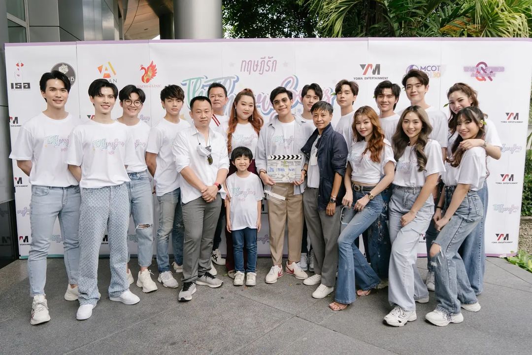 boyslove_france's tweet photo. [INFO] La cérémonie de bénédiction pour #TheTheorySeries s'est déroulée ce week-end, le tournage ne devrait plus tarder !

❤ 
• Dome (#2Moons2) × Benz (#ENofLoveThisIsLoveStory)
 • Ken (#LovelyWriterTheSeries) × Ohm (#DealLover)
• Tan × Top

#TheTheorySeriesทฤษฎีรัก #thaiBL https://t.co/t1HSoHzRhT