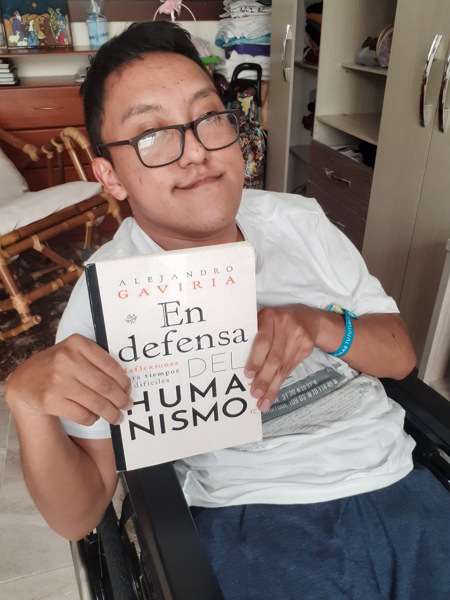 Juandacarrizosa's tweet photo. En defensa del humanismo  este libro me llevó a conocer mucho más la propuesta de @agaviriau  puedo decir que comparto su ideario en 58 de los 60 puntos un gran humanista un educador  Colombia necesita un presidente  escritor un profesor @Colombiafuturo_ @sergiodvargasm https://t.co/ZcrWLsCLtG