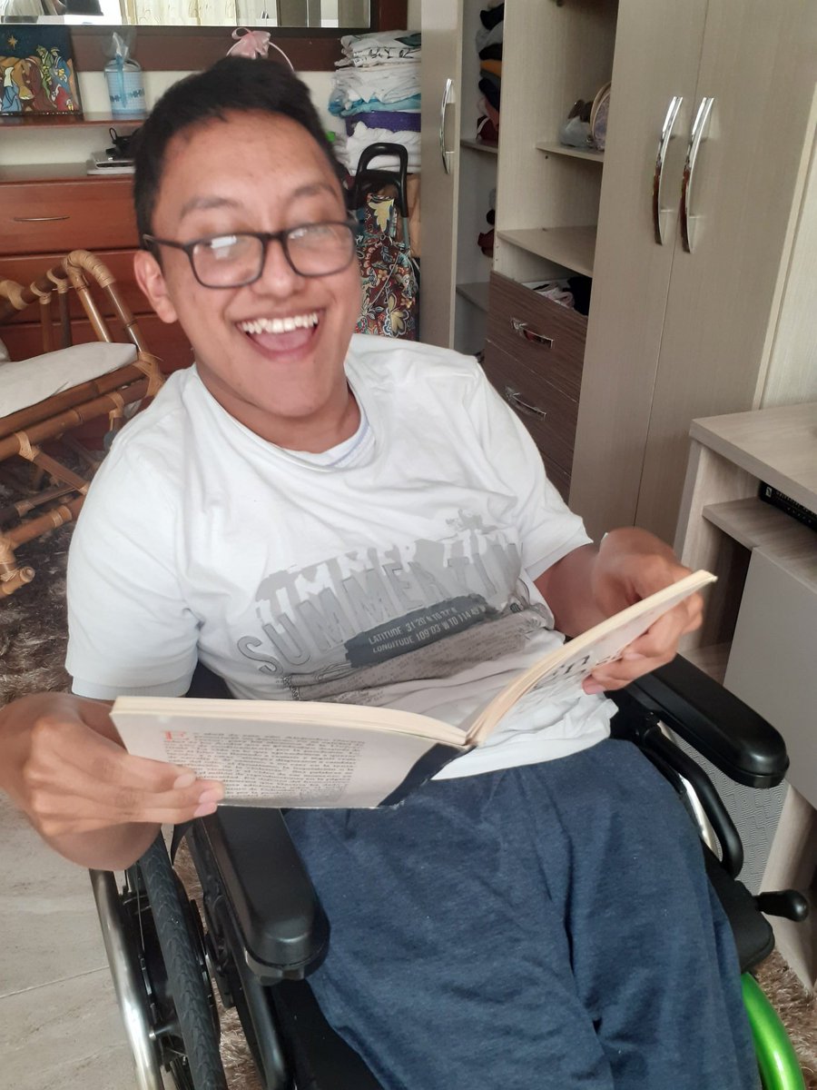 Juandacarrizosa's tweet photo. En defensa del humanismo  este libro me llevó a conocer mucho más la propuesta de @agaviriau  puedo decir que comparto su ideario en 58 de los 60 puntos un gran humanista un educador  Colombia necesita un presidente  escritor un profesor @Colombiafuturo_ @sergiodvargasm https://t.co/ZcrWLsCLtG