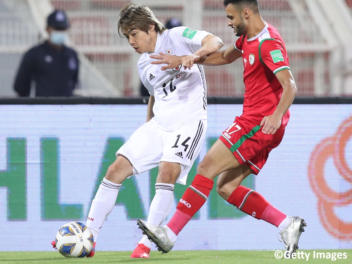 Goal Japan 日本代表 2位浮上 後半から出場し 攻撃を活性化させた 三笘薫 のラストパスを 伊東純也 が押し込み日本先制 これが決勝ゴールとなり オマーンに勝利 日本は中国と引き分けたオーストラリアを抜いて W杯出場圏内の2位に浮上