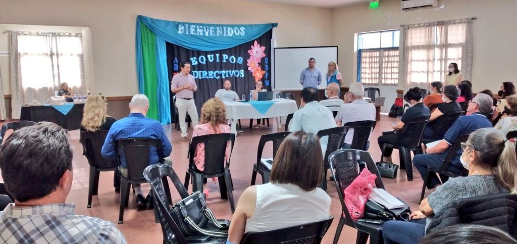 oviedo_luis's tweet photo. #Hoy, @DirEdSup_Mnes @jalbertogalarza @linares_cielo ylos 21 institutos y las 3 extensiones:Rectores, vice, secretarios de los ISFD reunidos en Jardín América.  
¡Gracias JCyD; Direc de Títulos por el gran trabajo realizado!
¡Muchas gracias @grillo141 @cjdechat por estar siempre! https://t.co/Xva9vmQggS