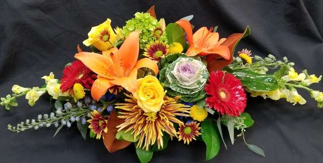 Who's table will you be gathered around on Thanksgiving next week? Surprise your host w/ a gorgeous fall centerpiece. Order online now to ensure your delivery arrives at the table before the turkey and all the trimmings hit your plates! #thanksgiving2021 fortingage.com/family-gatheri…