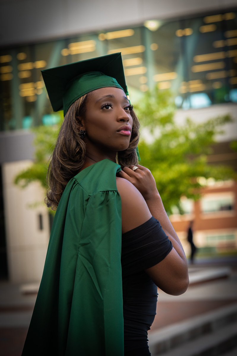 kselbyballin12's tweet photo. Aye seniors it’s that time of the year come book your grad shoot now and create lasting memories #nsu #odu #vwu #vsu #vt #jmu #gmu https://t.co/vubldWxpWx
