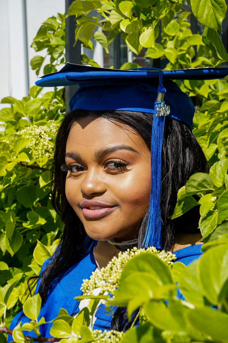 kselbyballin12's tweet photo. Aye seniors it’s that time of the year come book your grad shoot now and create lasting memories #nsu #odu #vwu #vsu #vt #jmu #gmu https://t.co/vubldWxpWx
