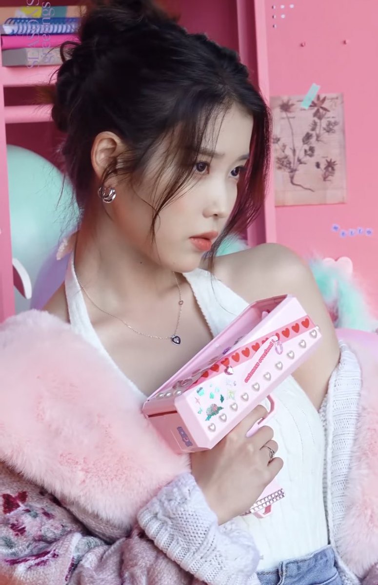 low_iu's tweet photo. https://t.co/FfRTzOdR3S