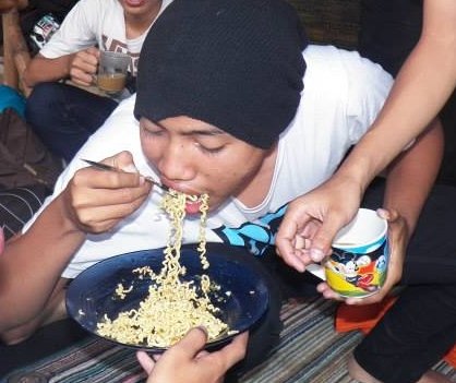 Gilang_kw's tweet photo. @undaijobu Foto dan pose yang hampir sama, AHAHAHAHAHA https://t.co/pdvDptLtCo