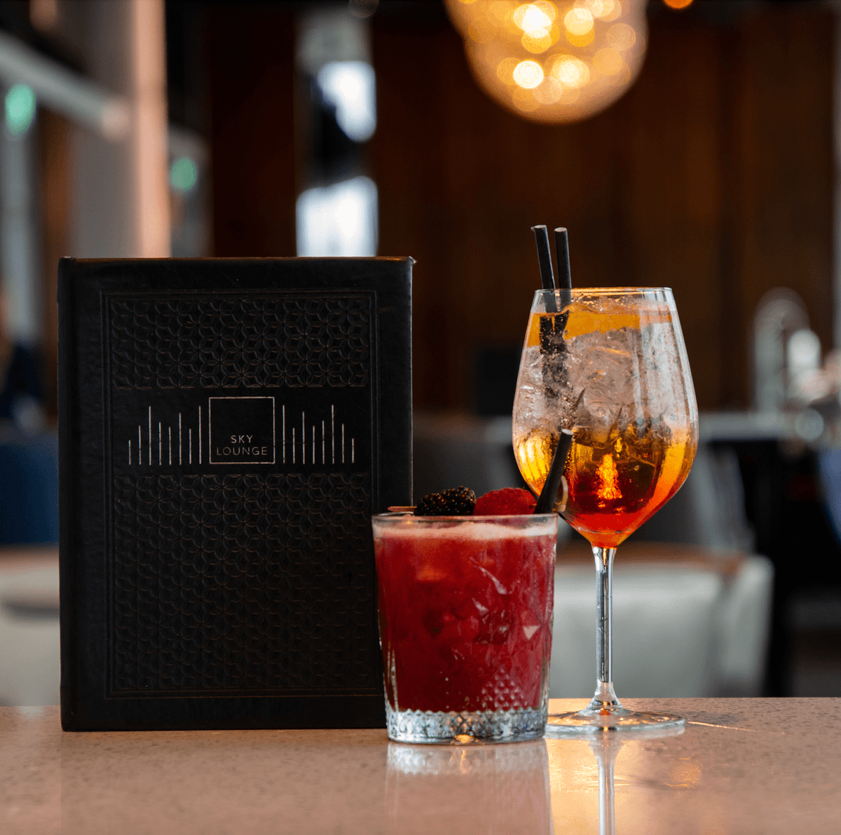 Which delicious boozy refreshment will you choose to go unlimited with at our famous Bottomless Brunch? 😍 We've got a selection of classic cocktails and Sky Lounge favourites to choose from, head to our website to book!🥂🍸