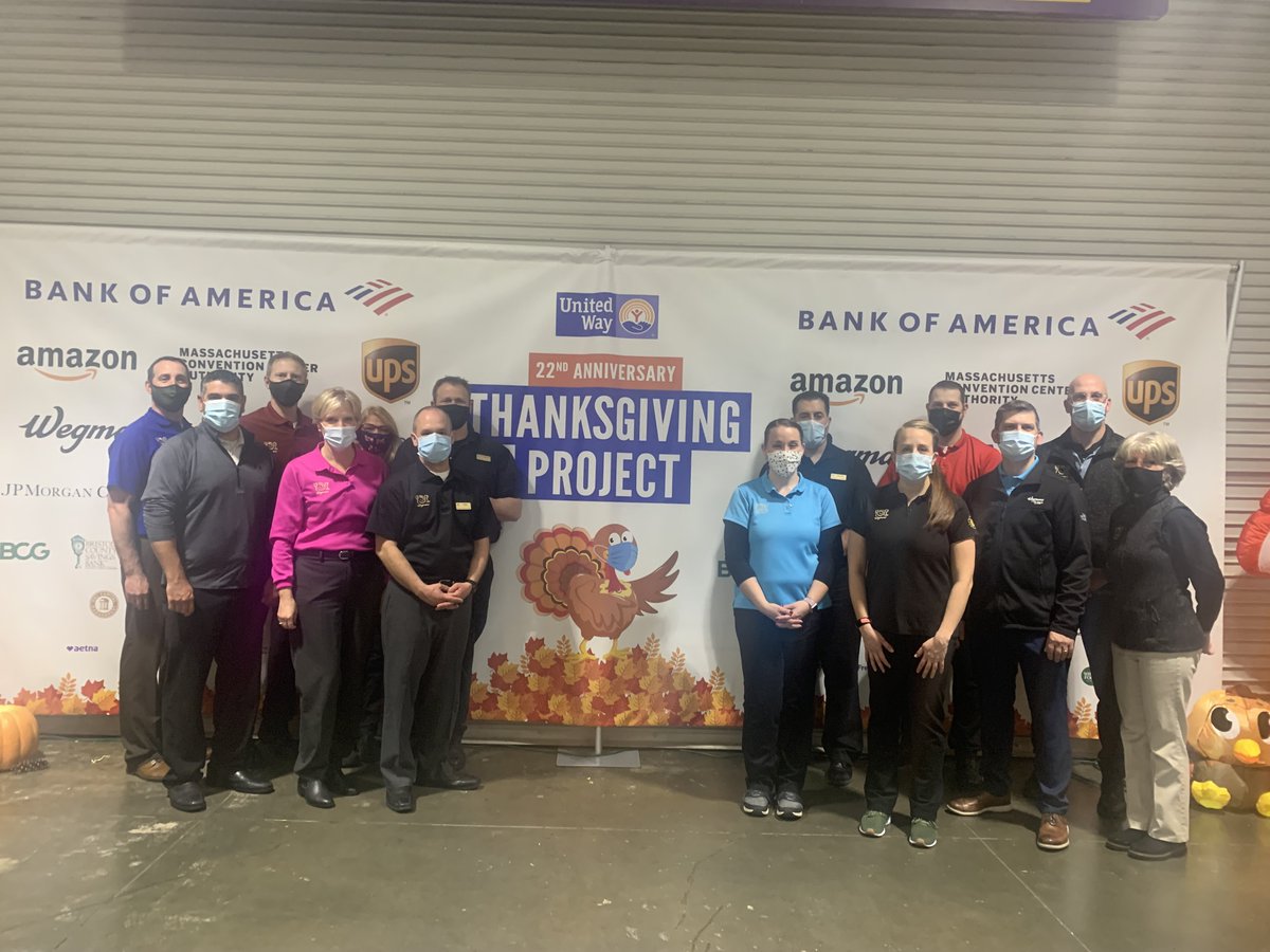 UnitedWayMABay's tweet photo. The #ThanksgivingProject is underway with volunteers coming through all week to help pack 18,000 bags of Thanksgiving groceries for distribution this Saturday!
Shout out to @Wegmans for stopping by today to lend a hand & sponsoring the project - we couldn't do this without you! https://t.co/lKCsgeFfRh
