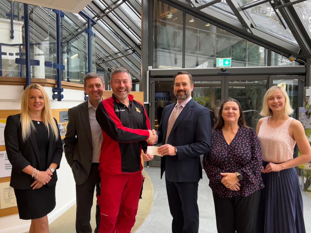 LivewellFoundtn's tweet photo. Chairman Craig Hampton-stone, along with trustee 
Rachel Marshall attended the Plymouth Business Charity Dinner at the @CrownePlaza 
. 
£35,000 raised and £1,000 donated from the foundation for Plymouth Together!  
@livewellsw https://t.co/SGxYMf3PZ0