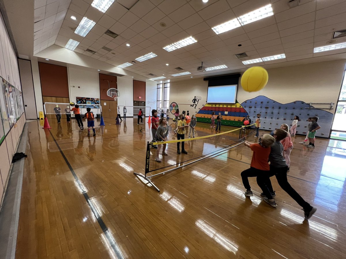Modified volleyball games in PE @PowElem #physed