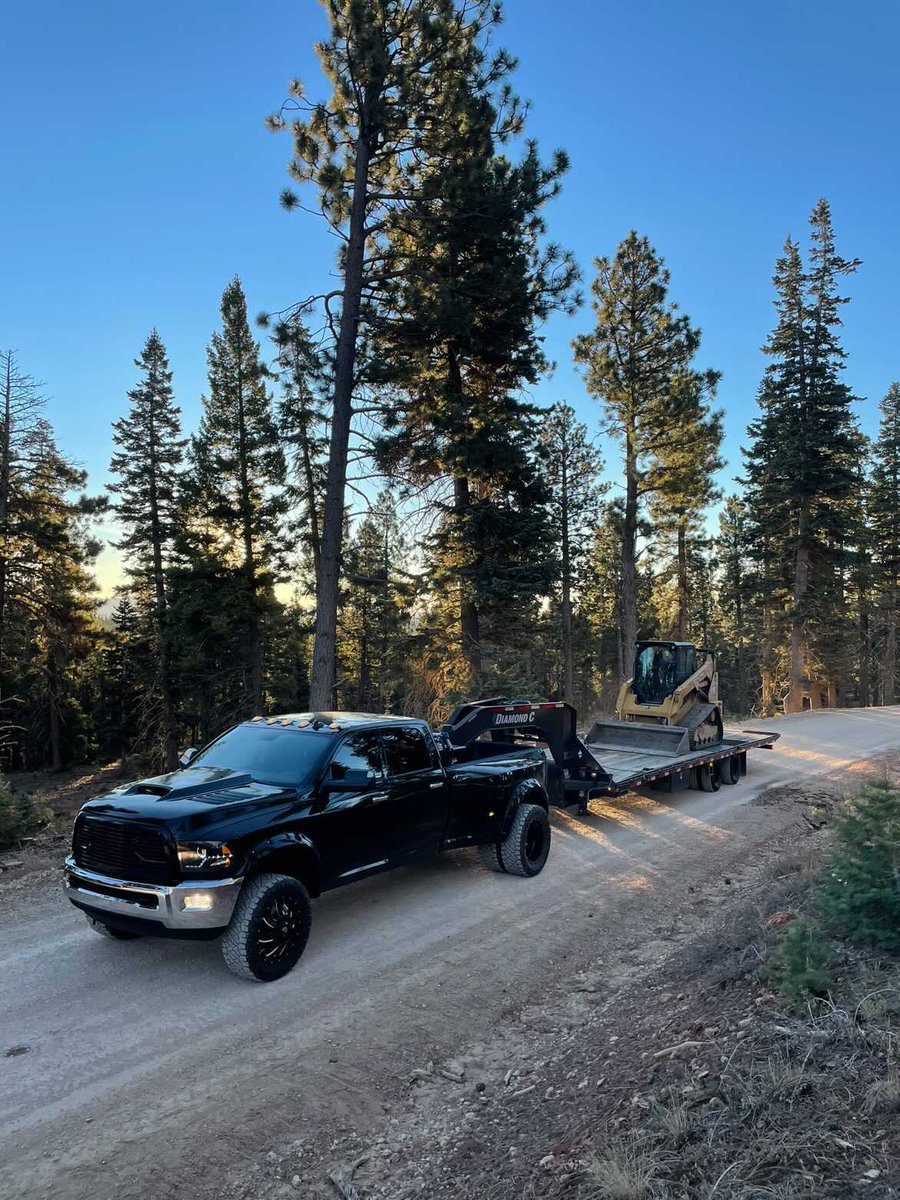 DCtrailers's tweet photo. Always taking the scenic route on #TrailerTuesday π Thanks for pic, Nick Walter! #DoWork #WorkHardPlayHard #Fleetneck #EngineeredBeam #EXTRAordinary #DCtrailers https://t.co/lwMFObEpNW