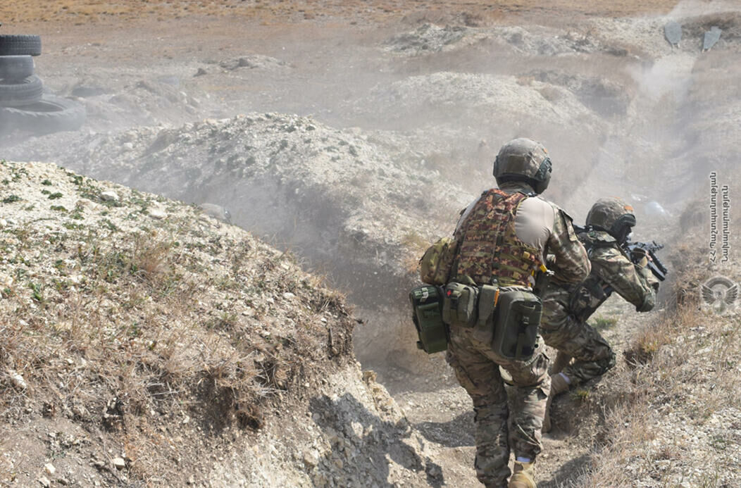DiarioArmenia's tweet photo. Armenia anunció que se acordó un cese al fuego con Azerbaiyán bajo mediación de Rusia https://t.co/Bl7qiTI8mY https://t.co/3EhX0iMlcO