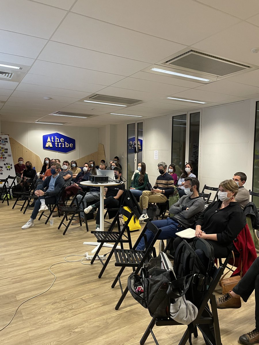 C’est parti pour notre meetup sur Shape Up ce soir chez <a href="/thetribeio/">theTribe</a> avec <a href="/antoinediekmann/">Antoine Diekmann</a> qui commence par nous présenter la fameuse méthode Shape Up