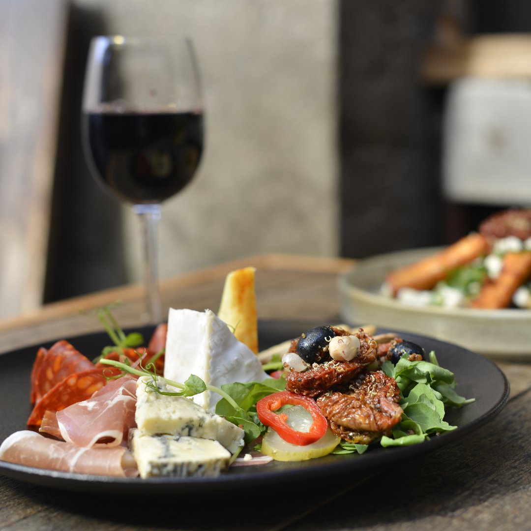 Is anyone else's mouth-watering? 👀🧀🍷🤤

#wine #cheeseboard #mouthwatering #Dublin #Ireland #Camdenst #tarastreet #templebar #bar #bars #camdenexchange #cocktails #cocktail #cocktailporn #cocktailgoals #espressomartini #dublinbar #vodka #gin #whiskey #foodies