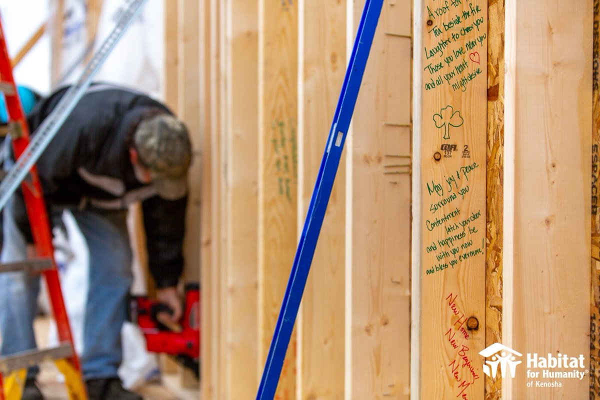 Last 💚 #Valentine's Day 💚our #CSBCrew purchased and signed studs to be a part of an upcoming @Habitatkenosha project! Those studs are now a permanent piece of someone's future home! How cool! #homesweethome #home #homeowner #community
📸: Rob'd Arts