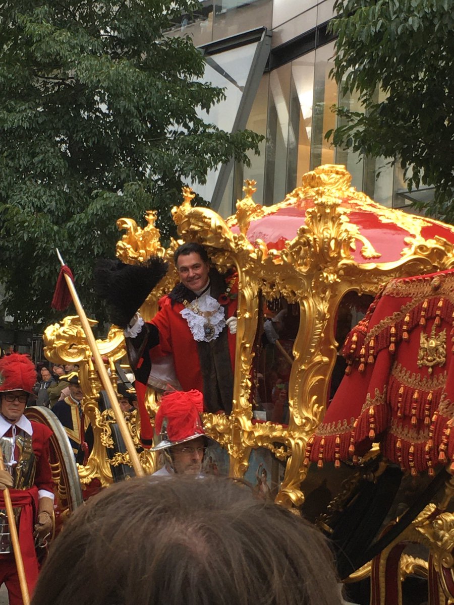 PeterBennett125's tweet photo. Congratulations to the new Lord Mayor Vincent Keaveny ⁦@citylordmayor⁩ parading in his fabulous coach! https://t.co/DGJm5EP3BD