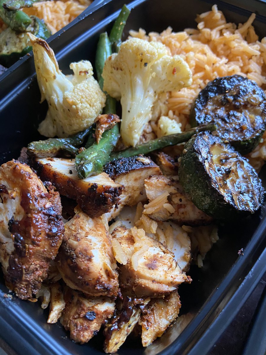 shaulino1's tweet photo. Had another great Meal prep Monday yesterday 🙏🏼 Had about 130 plates ordered 🍱 Thank you to all my clients https://t.co/JK9WoXodvq