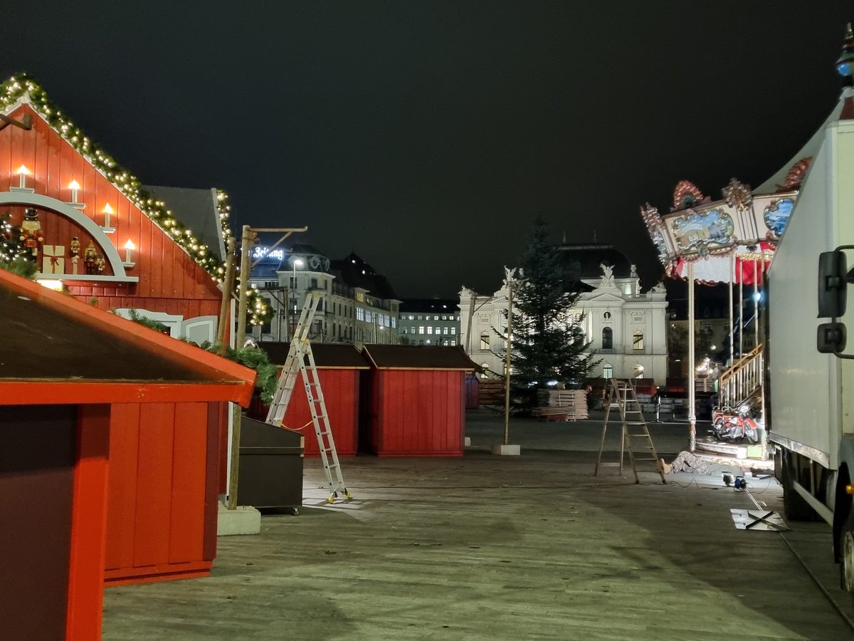 AmyandaFairy's tweet photo. Christmas market under construction

🔜😍 https://t.co/p2UkRdPshL