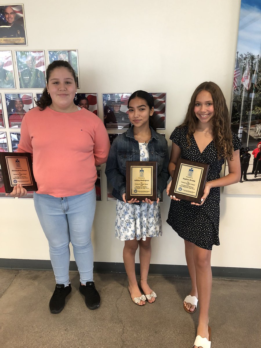 Heart warming @dtrtmiami ceremony.  MDCPS are beyond lucky to have  student heroes  who take a stand when others don’t. @hgmsjags <a href="/StdtSvcsMDCPS/">Student Services</a> <a href="/MDCPS_TRUST/">M-DCPS TRUST</a>