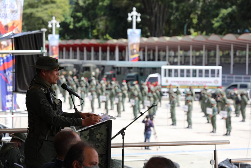 📣 || Comandante Estratégico Operacional #FANB <a href="/dhernandezlarez/">GJ. Domingo Hernández Lárez</a>: "La FANB brindará un trato especial a personas con discapacidad, mujeres embarazadas y adultos mayores. Velará porque se respeten los protocolos de bioseguridad contra el Covid".
#VacúnateYCuídate