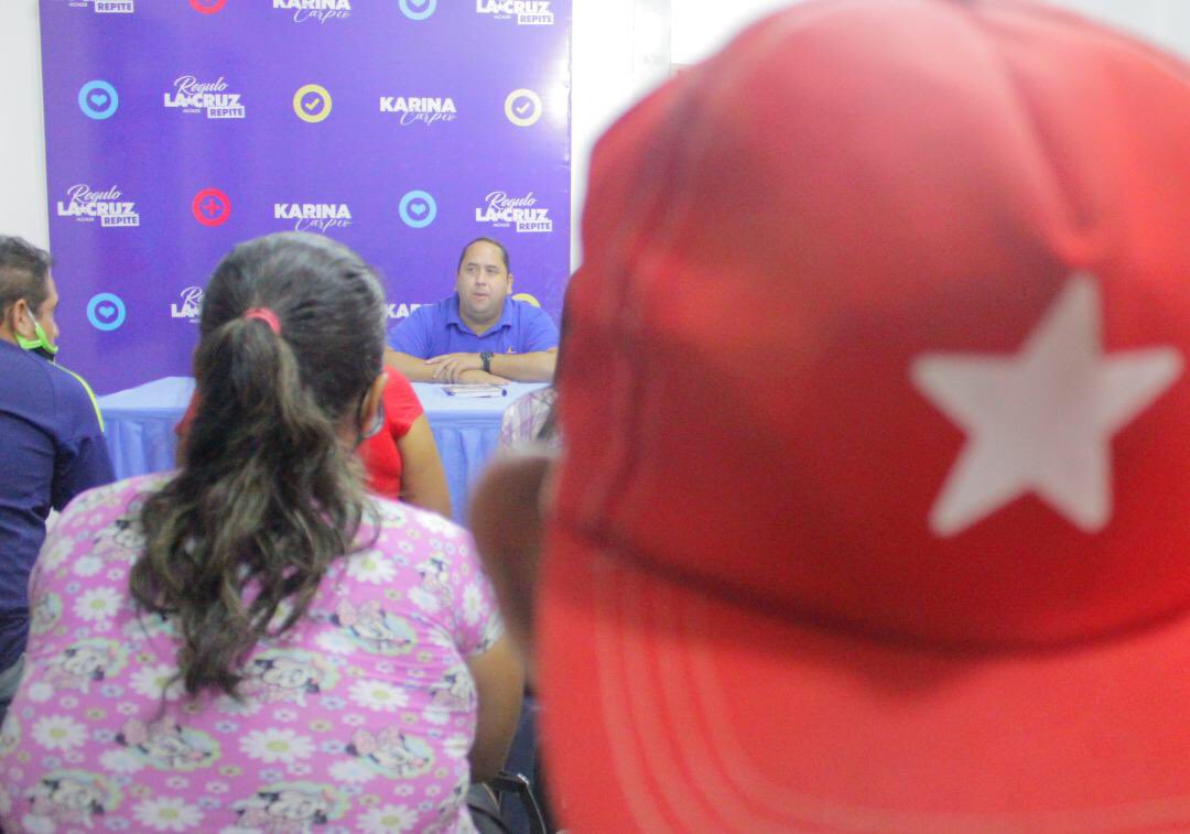 #16Nov Hoy nos reunimos en horas de la mañana con nuestros equipos de Comunicación, afinando las estrategias para la Fiesta Electoral del próximo domingo 21 de Noviembre! Hombres y Mujeres Valientes que trabajan por el Futuro y Progreso de Libertador!! #SigamosJuntos