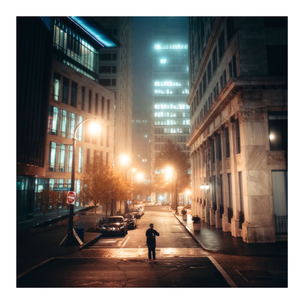 EvanRanft's tweet photo. night walks with a camera https://t.co/s55dGNyoMc