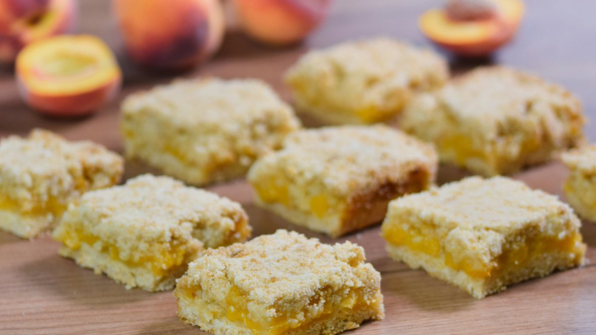 bestbakingtips's tweet photo. Got a basket of fresh peaches and want to try a delish recipe? Satisfy your cookie cravings with these easy peach bars recipes. 🍑 😋

Find recipes here: https://t.co/EB18fDrgJQ
#cookies #bars #desserts #peach #baking #bakeryinspiration #bakingideas #recipes #sweet https://t.co/lB3BbLhsnn