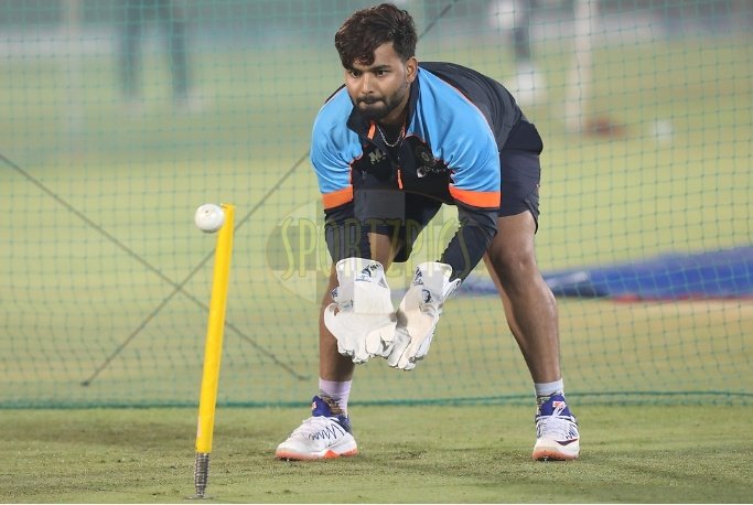 Cricket Mirror on X: "Rishabh Pant focussing on his wicket-keeping skills #INDvNZ #INDvsNZ https://t.co/Wl2gOk4WCs" / X