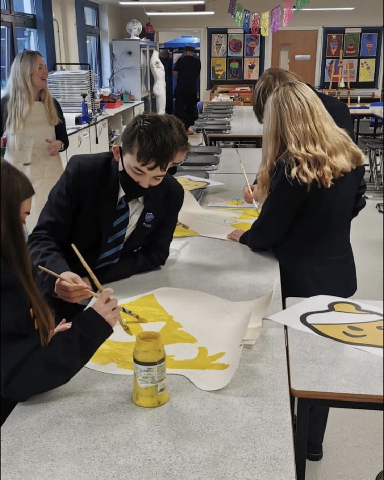 NovaHreodUL's tweet image. All House Reps have been doing #pudsey prep for this week’s #funfridaychallenge
WHICH HOUSE WILL WIN?
🔵🟢🔴🟡