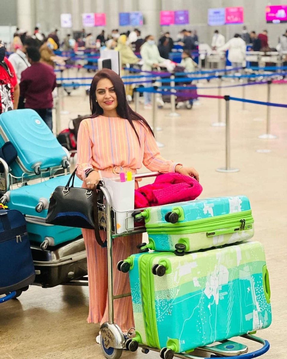 IDivyaChaudhary's tweet photo. Hello USA
Going to USA TOUR 
જય માતાજી 💖🙏🏻 મારા અમેરિકાના ગુજરાતીઓ હું પ્રથમ વખત અમેરીકા માં માતાજીની કૃપાથી અને તમારા બધાના આશીર્વાદથી હું તમને બધાને ગરબે રમવા માટે આવી રહી છું.
#Divyachaudhary #Dcdigital #Gujarati #Usa #Tickit #Artist #LiveShowTickits #america
#Chicago https://t.co/VhTWM1HR2q