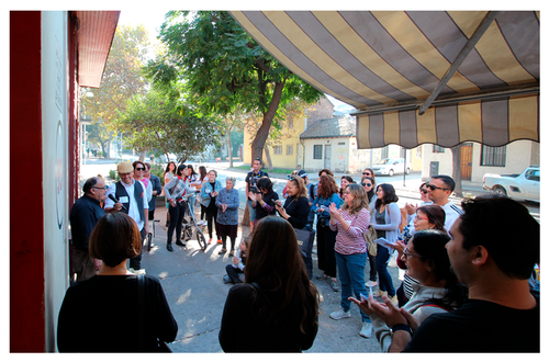La_network's tweet photo. ¿Por qué hay que caminar la ciudad? ¿Cómo se vive diferente la urbe cuando la caminamos Hablamos con @esonounakrencia, arquitecta y urbanista, y directora de la ONG @ReconquistaONG, que empodera, a través de la construcción colectiva, a los peatones. https://t.co/lSZsdSdjqm https://t.co/UuykXI5t47