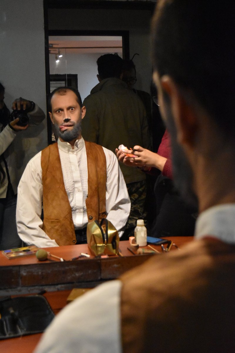 CICACOLOMBIA's tweet photo. Nuestro equipo de trabajo en plena preparación, maquillaje, vestuario, textos, con amor y Dios siempre salimos al escenario queriendo darlo todo para nuestro público.....🙏🏻🎭💥 𝗭𝗼𝗿𝗿𝗼 𝘌𝘭 𝘥𝘪𝘴𝘦ñ𝘢𝘥𝘰𝘳 https://t.co/nCLcqkAvZ9