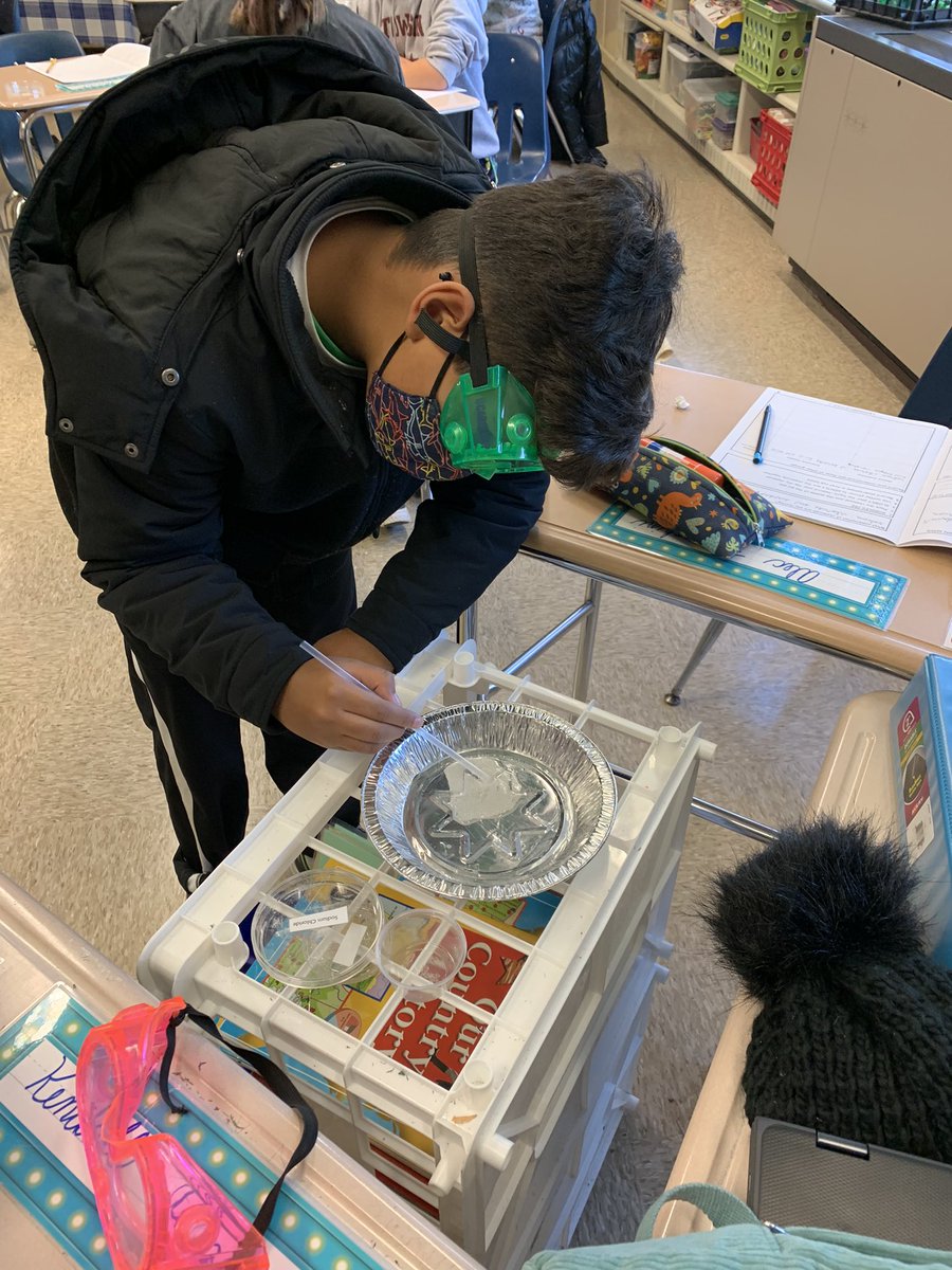 suzbaker1972's tweet photo. Combining chemicals and making observations during our Blast Off unit. Kids recorded excellent observations! @Mr_McComb @LuthervilleE @BCPSSci https://t.co/XbWLLHAO1K
