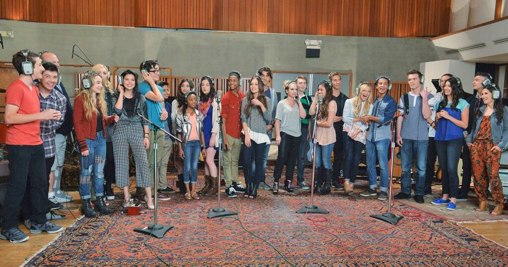 everyone coming together once a month bc snap is down #snapchatdown