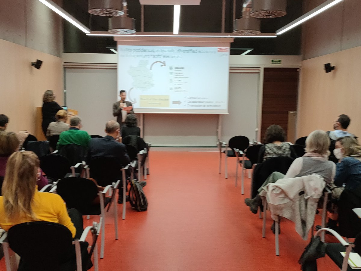 El Vicepresident del <a href="/consellvallesoc/">Vallès Occidental</a>  <a href="/carlesrod/">Carles Rodríguez</a> presenta en aquests moments l'iniciativa <a href="/VallesCircular/">Vallès Circular</a> al #CEHotspotCAT #CatalunyaCircular