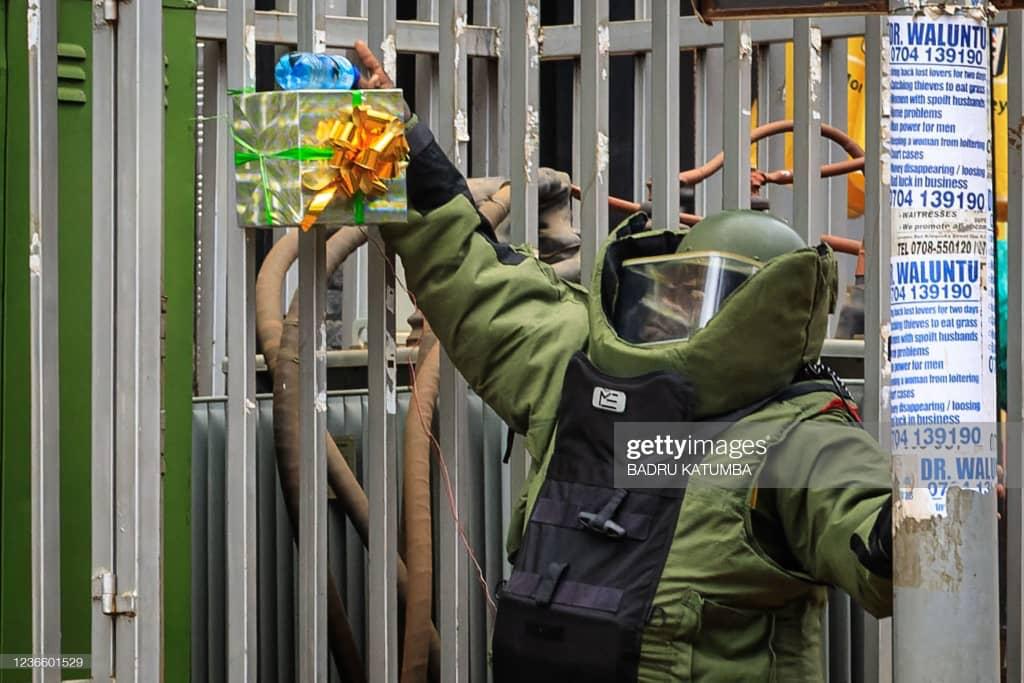 IamDriss1's tweet photo. I consider this guy a hero, let's appreciate his bravery and service. For God and my Country. #bombblasts #UgandaIsBleeding #PrayForUganda #saveug https://t.co/M8WspHJjSD
