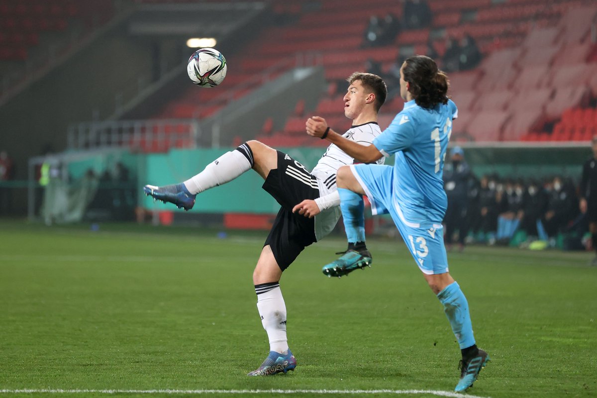 DFBNachwuchs's tweet photo. ⏱ 46. Min.

Weiter geht's! Die letzten 45 Minuten im Jahr 2021 ✨

⚽️ 3:0 #U21 #GERSMR
#HERZZEIGEN | 📸 Getty Images https://t.co/yRFkLu6xLC