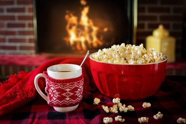USMWomensForum's tweet photo. Just in time for the holidays: Purchase popcorn  and support the @USMWomensForum! 🍿🎄

Order delicious popcorn online that makes a great holiday gift or snack for family gatherings!  Available through December 31st, order here!  https://t.co/ByOC2kjEKK https://t.co/rHX6OTROlo