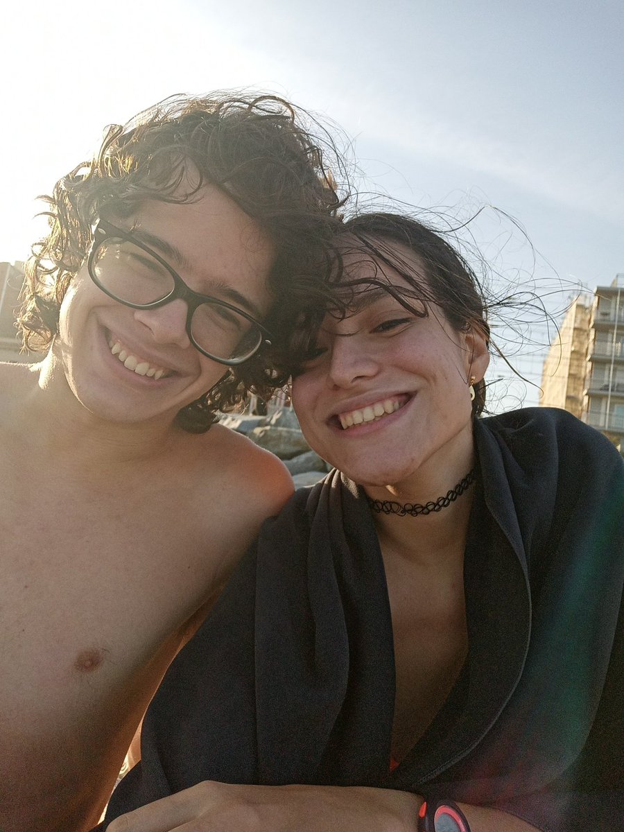 scherry_1412's tweet photo. Avui fa dos anys que vaig anar a port aventura i vaig conèixer al noi que em canviaria la vida. No tinc paraules per definir que vaig sentir aquell dia i no tinc paraules per definir el que sento avui. T'estimo moltíssim ♥️ ✨

PD: feliços 15 mesos amor

🥰🥰🥰 https://t.co/3GGhY4tjlO