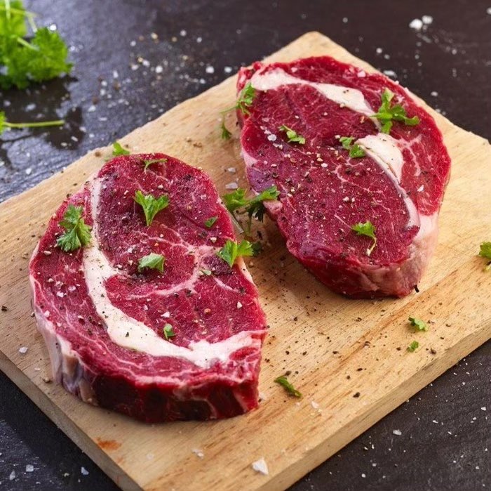 stayclassymeats's tweet photo. New⚡️ BISON • BEEF • ELK • Holiday Box.. Perfectly for an alternative Thanksgiving feast.

Also includes @epicurean_usa Cutting Board, @_komachi_1 8in Chef Knife, Beef Jerky, Elk Jerky, Thermometer, and Seasonings.

@stayclassymeats // Place your order today! https://t.co/5QpMzvAm2R