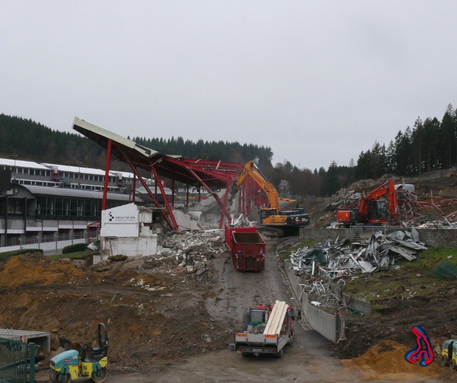 davve2010's tweet photo. Travaux a Spa Francorchamps ou une histoire s en va!!! Quel Tristesse, un grand changement 😭😭😭 #SpaFrancorchamps #F1 #SpaCircuit https://t.co/MdCPinnlxp