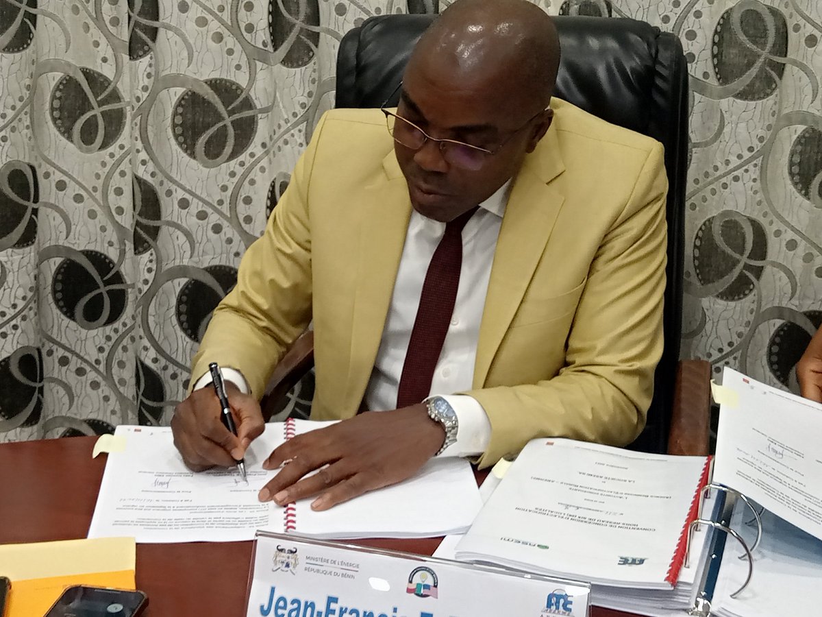 actualites229's tweet photo. Quelques images de la signature technique de titre d'exploitation d'électrification hors réseau entre l'#ABERME et la société #ASEMI. #Wasexo #Team229 https://t.co/TbG2LLf0yG