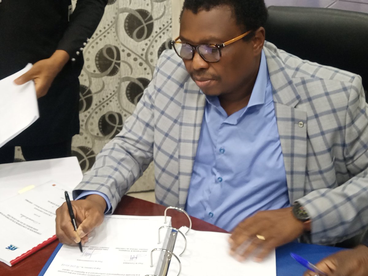 actualites229's tweet photo. Quelques images de la signature technique de titre d'exploitation d'électrification hors réseau entre l'#ABERME et la société #ASEMI. #Wasexo #Team229 https://t.co/TbG2LLf0yG