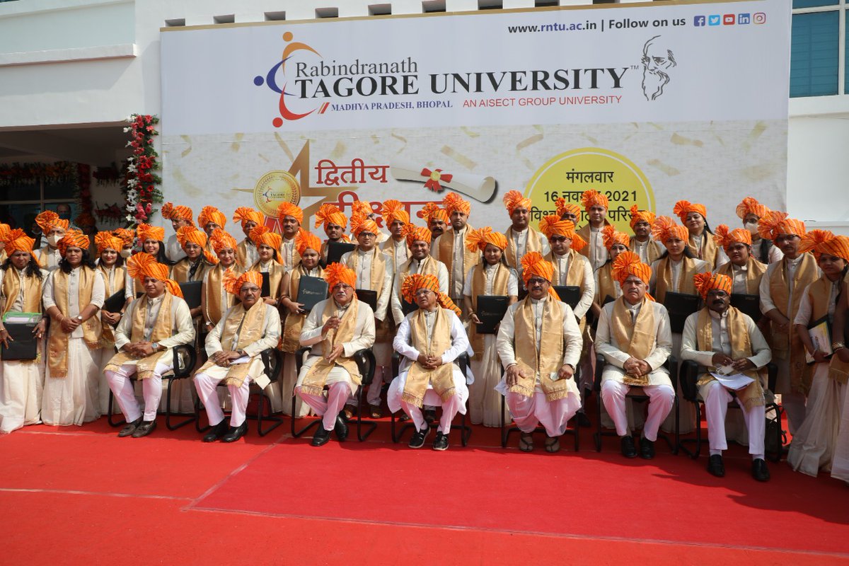 PRATEEKNIGAM86's tweet photo. आज दिनांक 16/11/2021 को "रबींद्रनाथ टैगोर विश्वविद्यालय भोपाल" के द्वितीय दीक्षांत समारोह में माननीय राज्यपाल (मध्य प्रदेश) द्वारा पी.एच.डी. "डिग्री उपाधि" प्राप्त की। https://t.co/KcmFGh0I7m