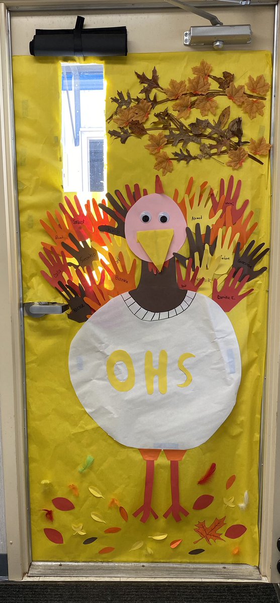 ProfeGoodwin's tweet image. Looking forward to more advisory period’s like today’s door decorating contest.
