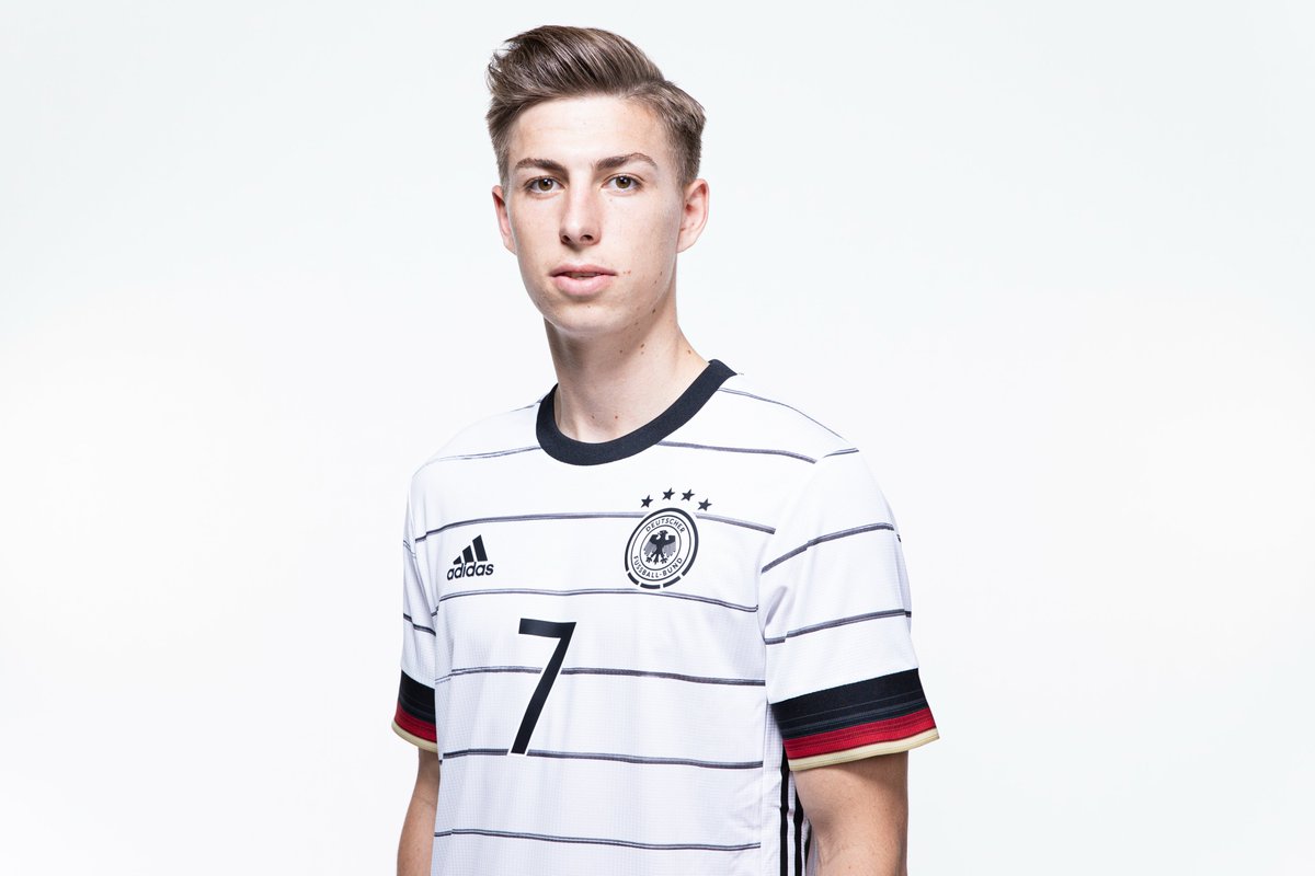 DFBNachwuchs's tweet photo. ⏱ 61. Min.

Der nächste Wechsel!

↩️ Angelo #Stiller
↪️ Nick #Bätzner

⚽️ 3:0 #U21 #GERSMR
#HERZZEIGEN https://t.co/xFY6tg8ykA